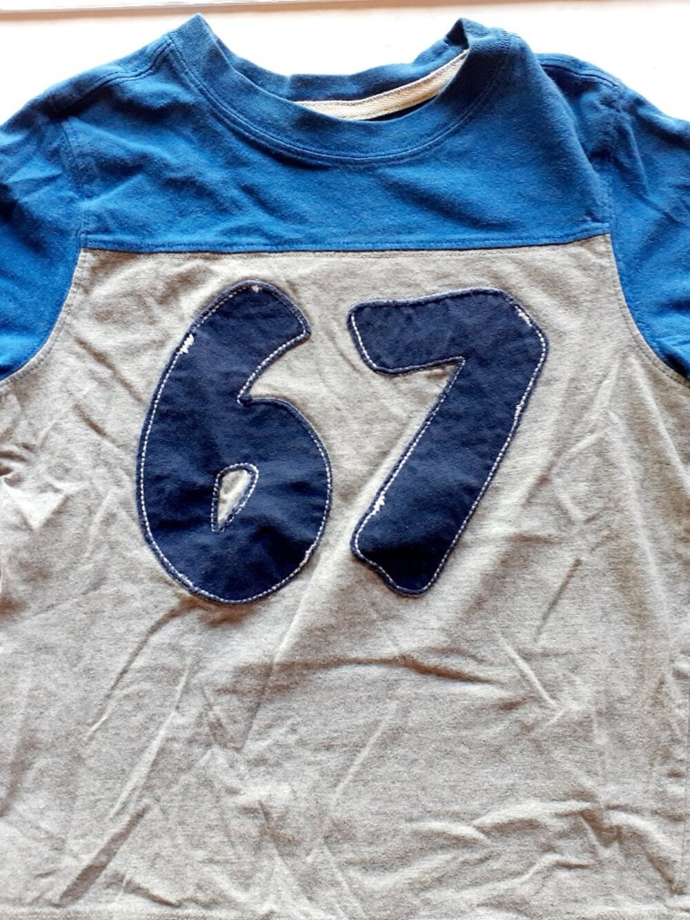Old Navy Boys T-Shirt Gray Blue Short Sleeve Varsity Number 67 Size 4T